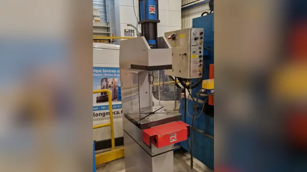 Used EMG hydropneumatic press 6,9T-100-25