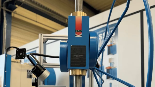 Custom-built press for the aerospace industry 