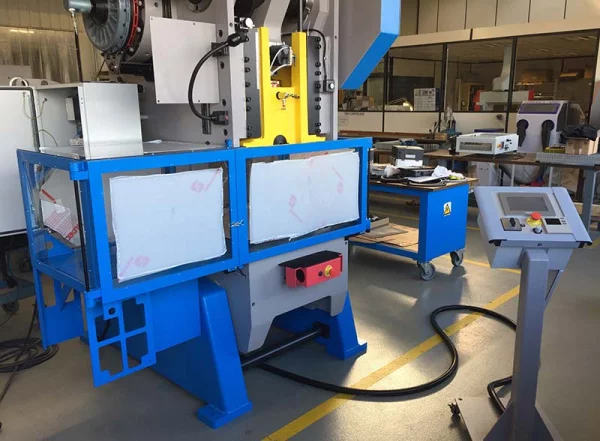 Enclosures, grilles and special protectors for industrial presses